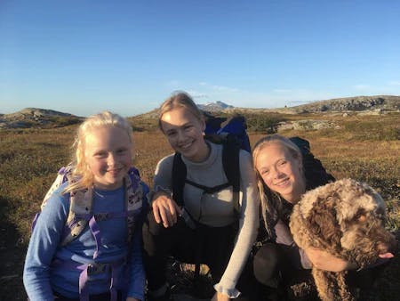 student and host sisters in Norway